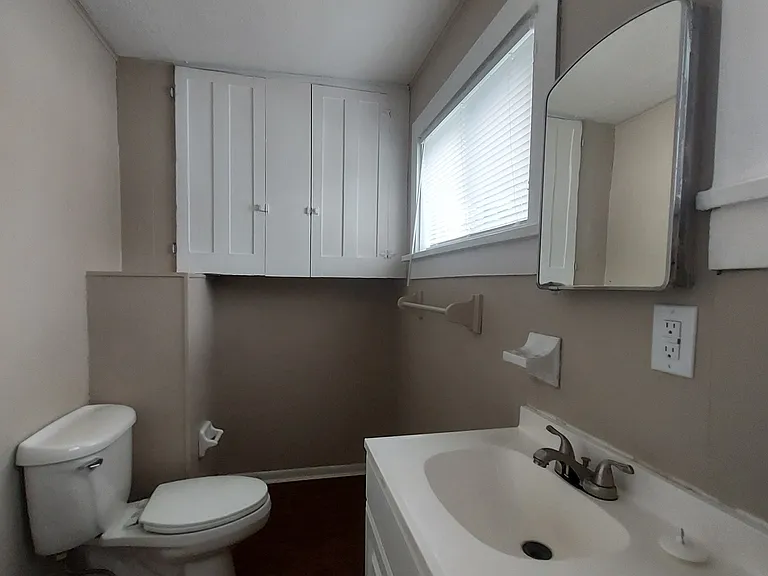 92 Penney Ave — Photo 3