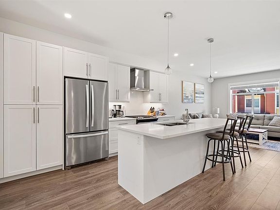 4th image of 607 Selwyn Close