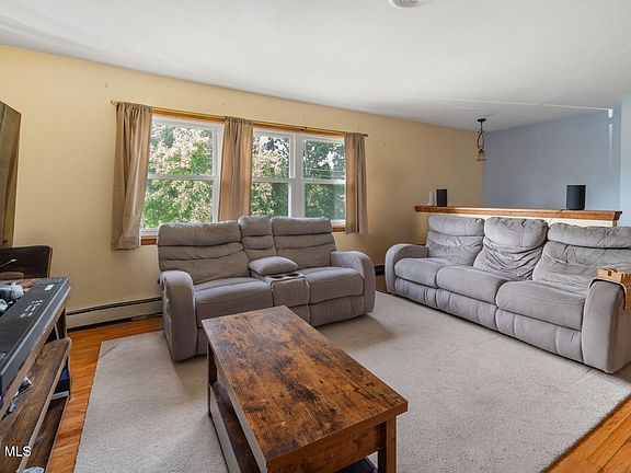4th image of 1358 Maple Hill Road