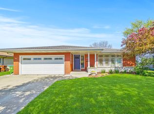 9613 S Tripp Ave, Oak Lawn, IL 60453