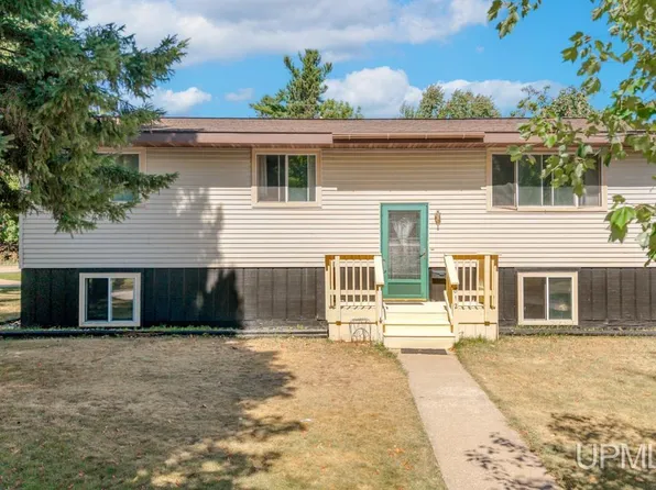 812 Houghteling St, Iron Mountain, MI 49801