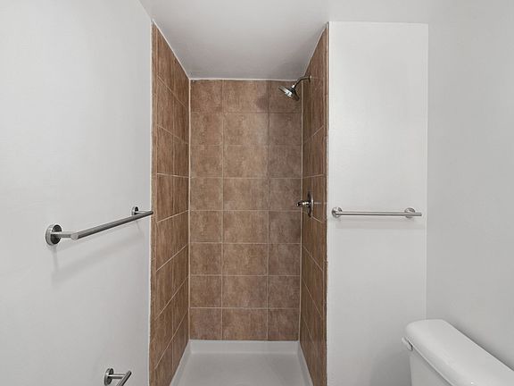 5th image of 9527 3rd Bay St #11414106