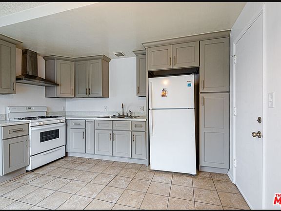 3rd image of 3458 W 67th St APT 1