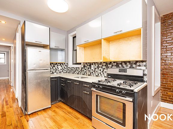 3rd image of 1319 Halsey St #1B