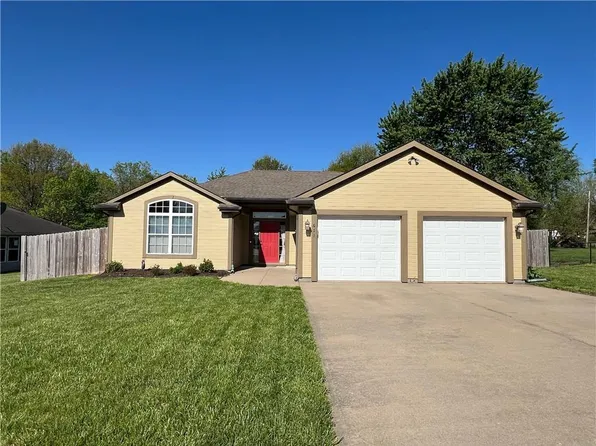 611 S Connor St, Odessa, MO 64076