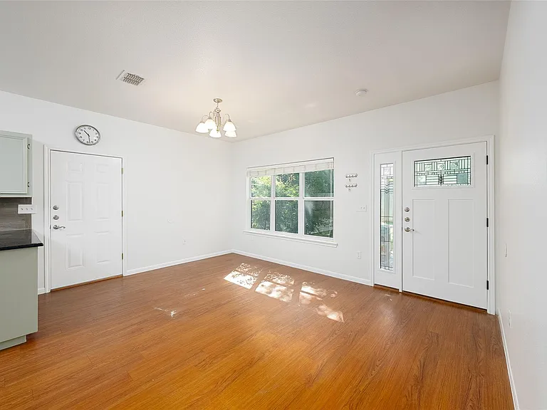 4505 Red River St #B — Photo 4