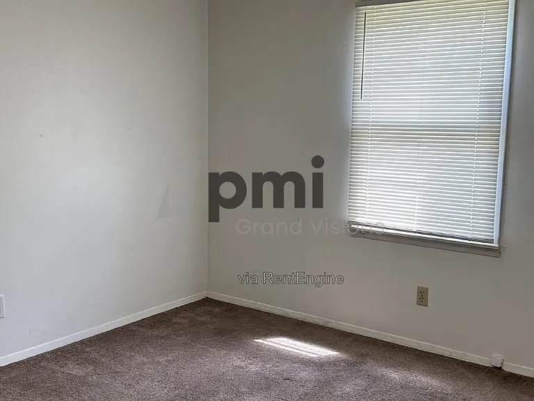 1616 University Dr — Photo 11