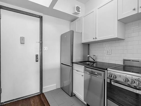 4th image of 24 5th Ave APT 209