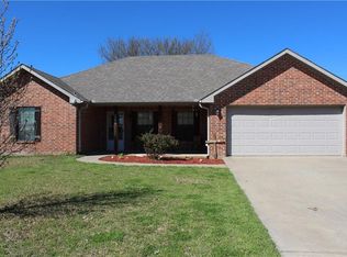 1147 N 3rd St, Wills Point, TX 75169