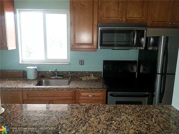 3rd image of 2020 NE 56th St APT 201