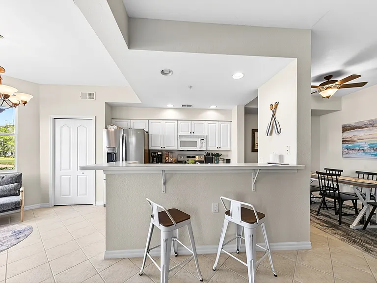 Lake Circle Dr — Photo 9