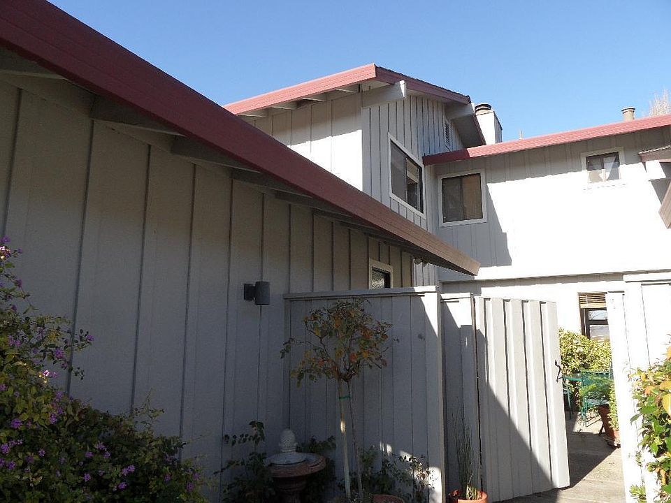 2nd image of 370 Donnas Ln