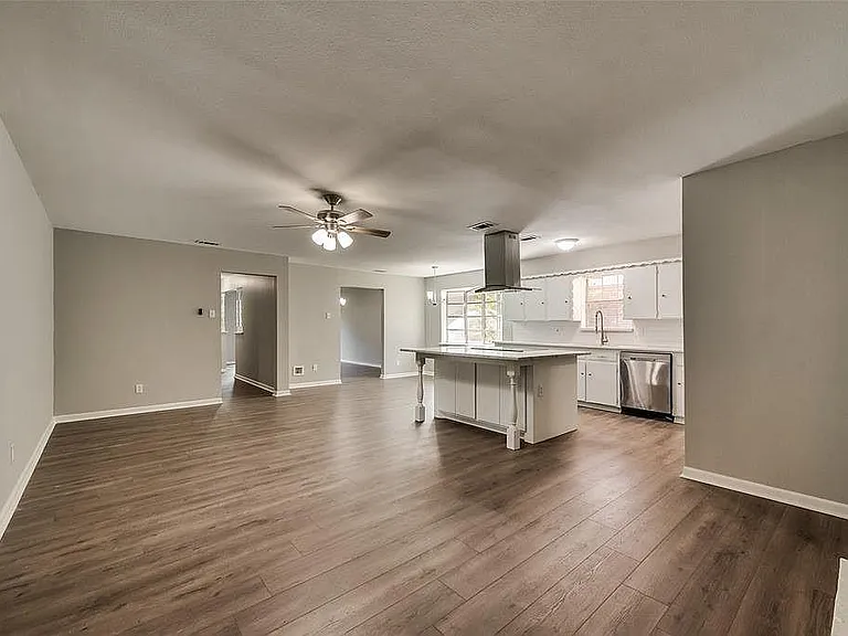 8423 Cadenza Ln — Photo 9