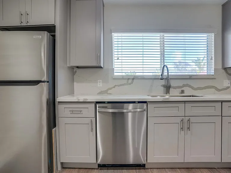2330 S Corning St — Photo 17