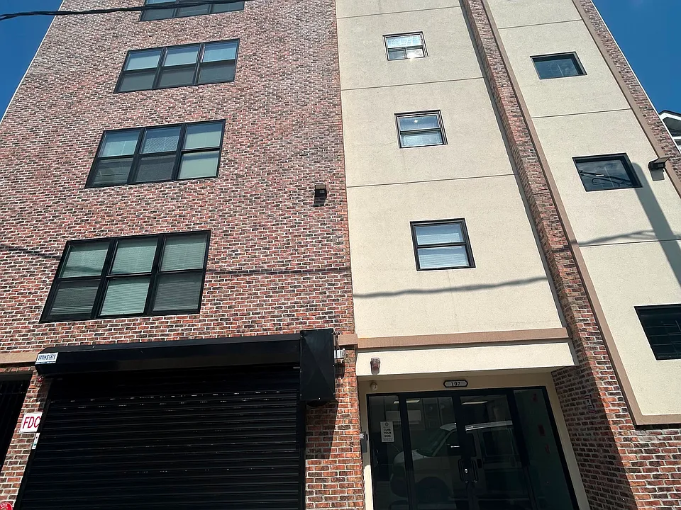 107 Beech St #305