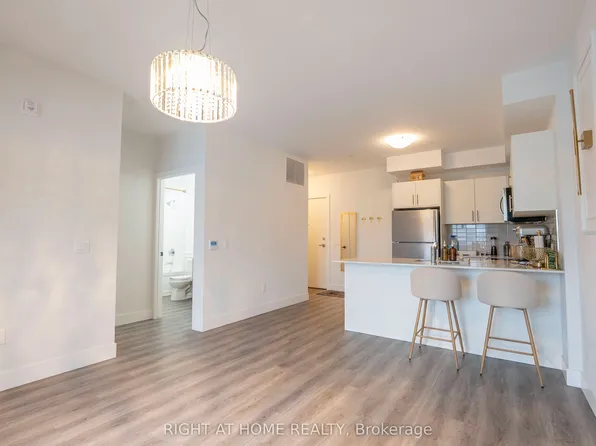 1000 Lackner Pl E #302, Kitchener, ON N2A 0L9