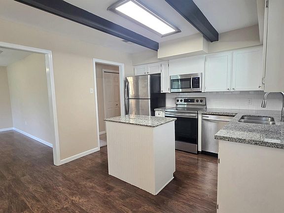 2nd image of 1047 Arcadia Dr