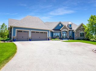 117 Sycamore Ct, Hartland, WI 53029