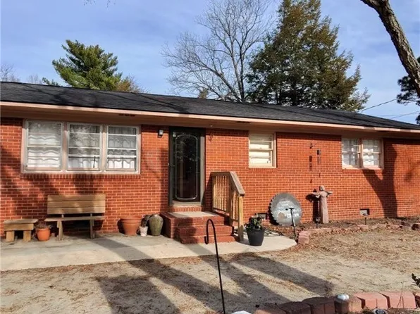 814 Eugene St, Fayetteville, NC 28306