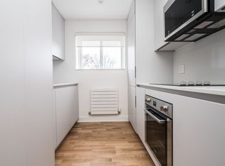 39, 47-49 Riverwood Parkway, Toronto, ON M8Y 4E4