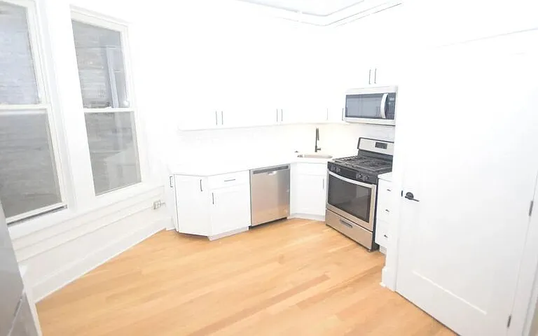 1325 W 18th St #3F — Photo 2