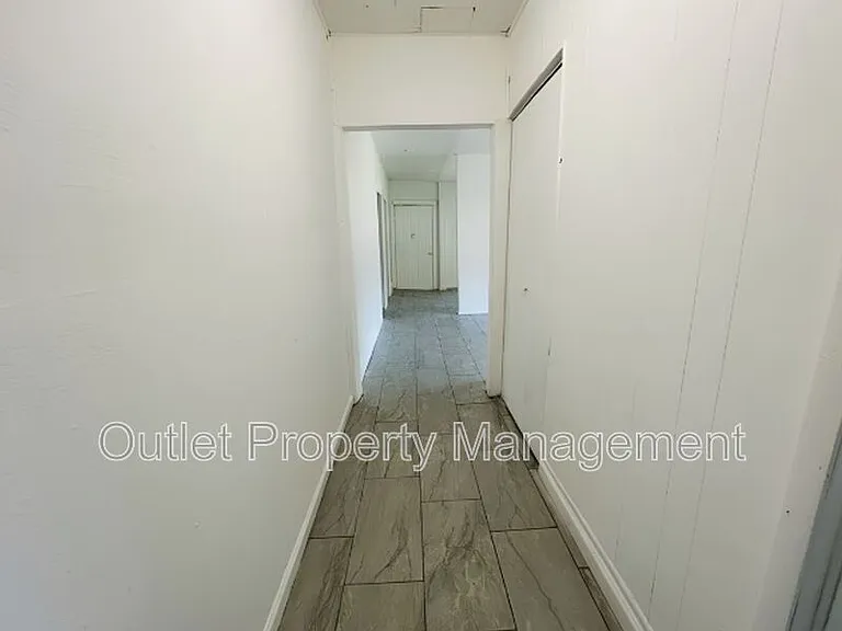 918 E 10th St #918B — Photo 9