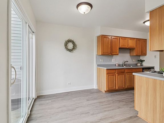 5th image of 1900 Basswood Ln