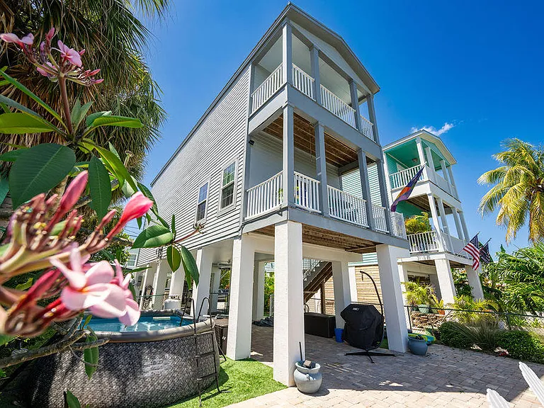 59 Palm Dr — Photo 1