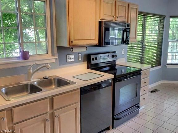 2nd image of 276 Vista Cir #18C
