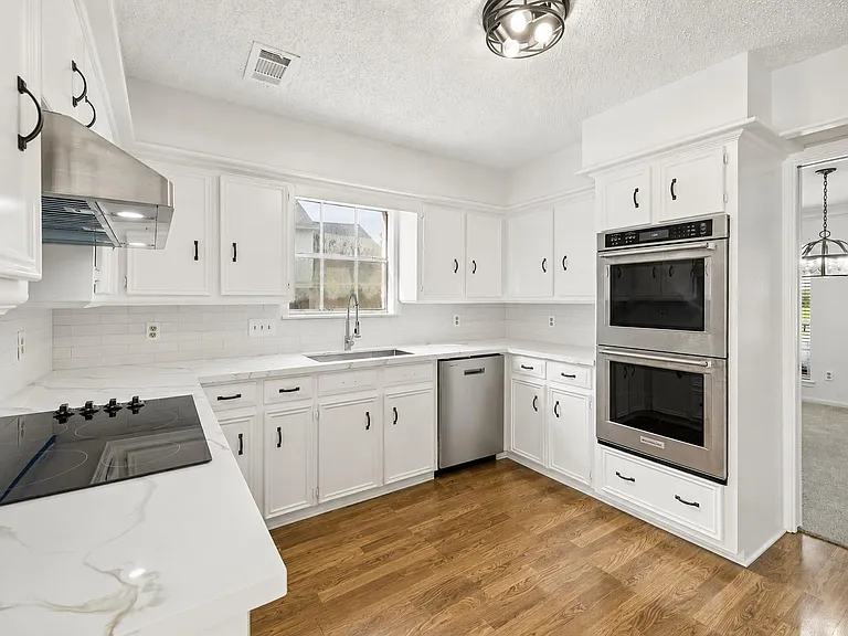 15823 Pebble Bend Dr — Photo 10