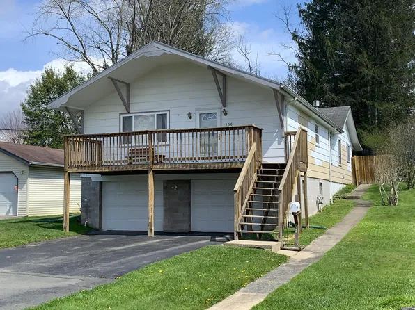160 Trump Ave, Oak Hill, WV 25901