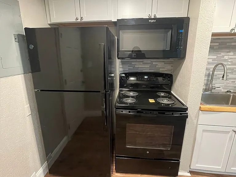 5960 Wellesley Ave — Photo 3
