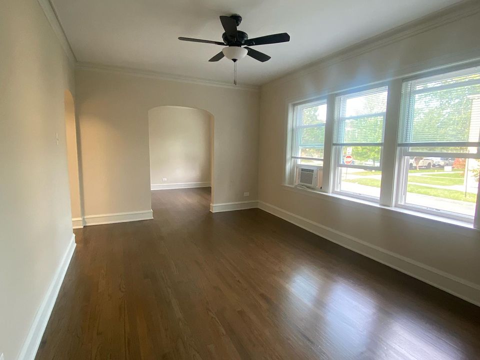 1st image of 3922 N Leclaire Ave APT 1