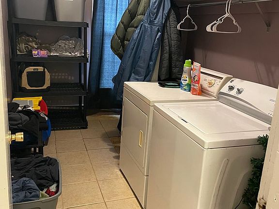 4th image of 435 Willowbank St #2