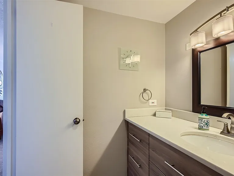1155 Ash St #1108 — Photo 21