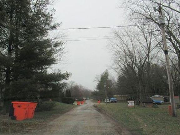 Exterior Neighborhood (street photo)
