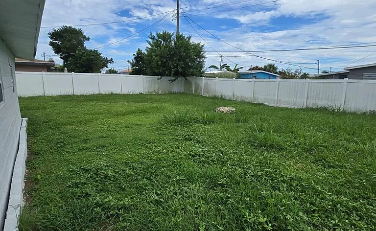 480 Sharon Cir — Photo 16