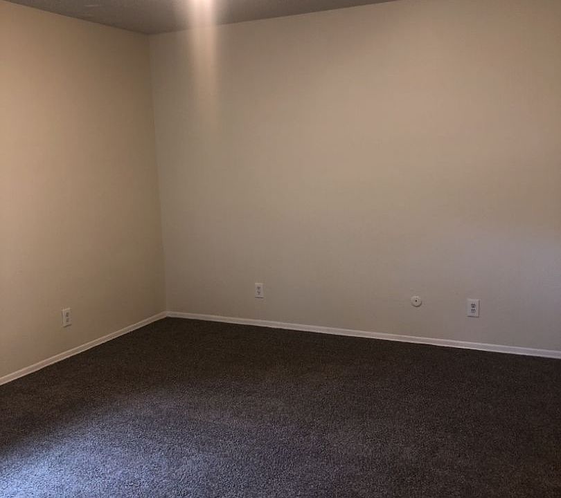 2nd image of 102 Oak Grove Rd #6