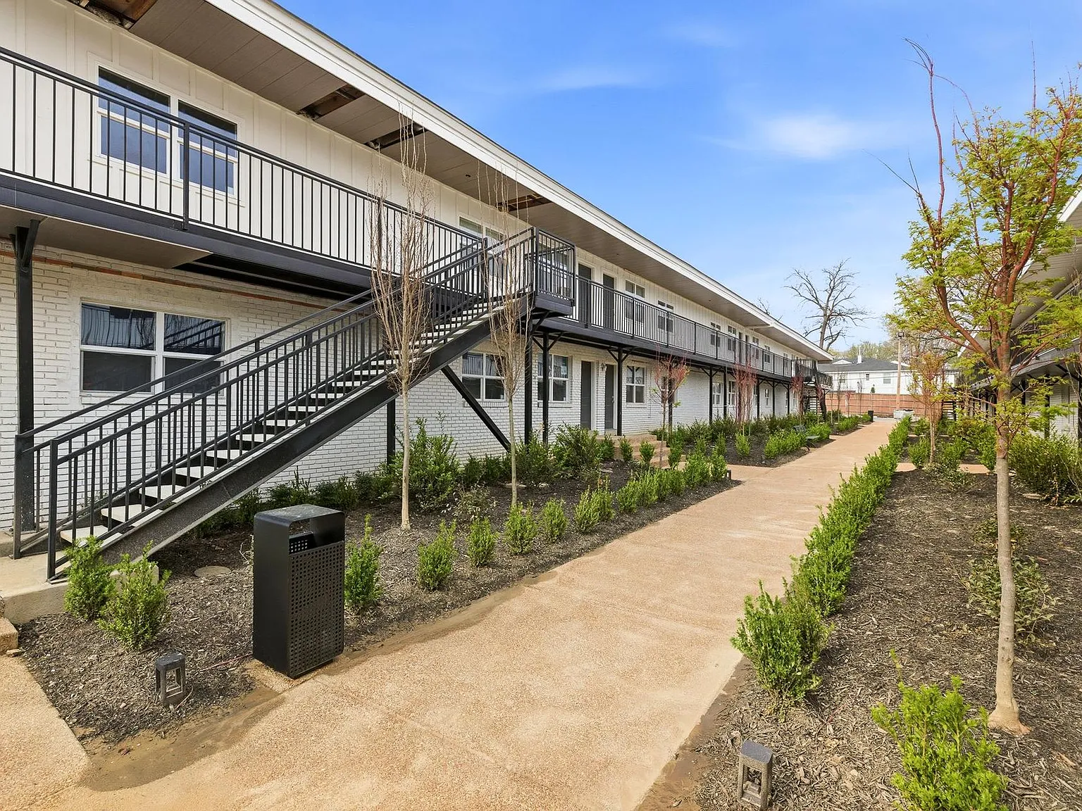 Merton Court Apartments — Photo 2
