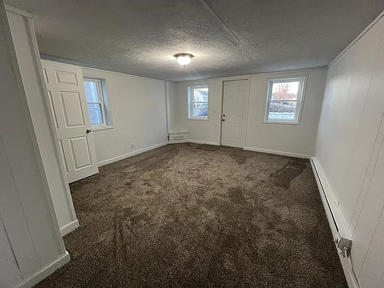 185 Monroe St — Photo 3