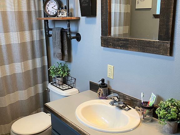 5th image of 2310 Umptanum Rd