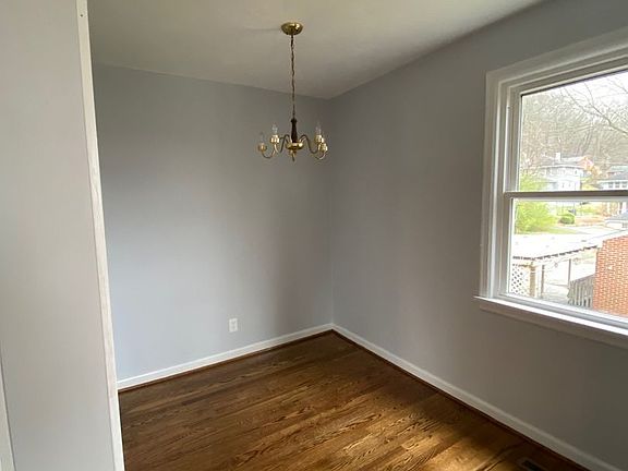 3rd image of 1346 Woodbine Ave