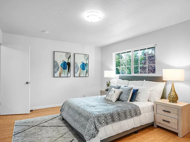 4504 Thornton Ave — Photo 14