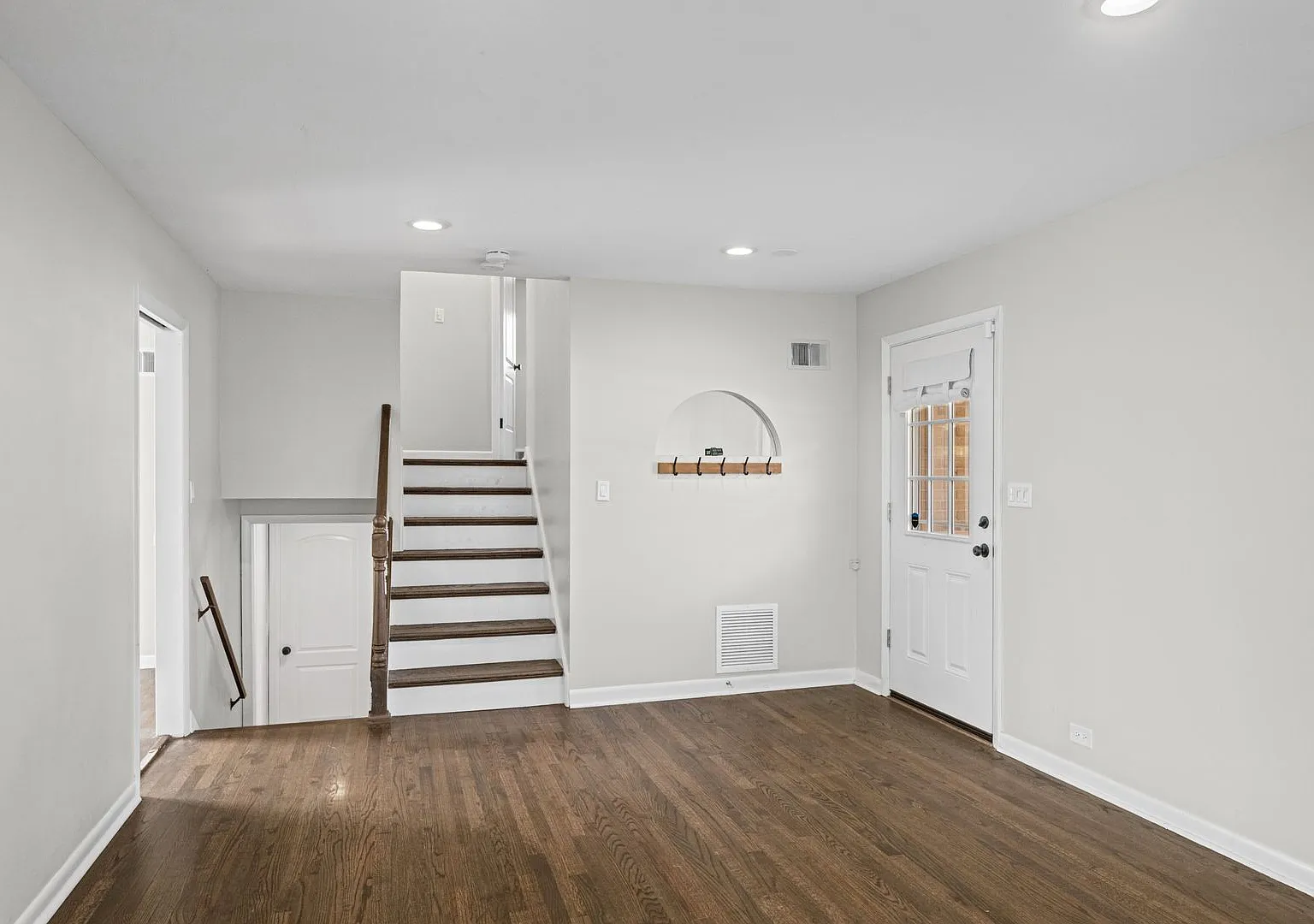 Updated 3 bed ranch in Glenview South / CCSD 34 school districts! — Photo 4