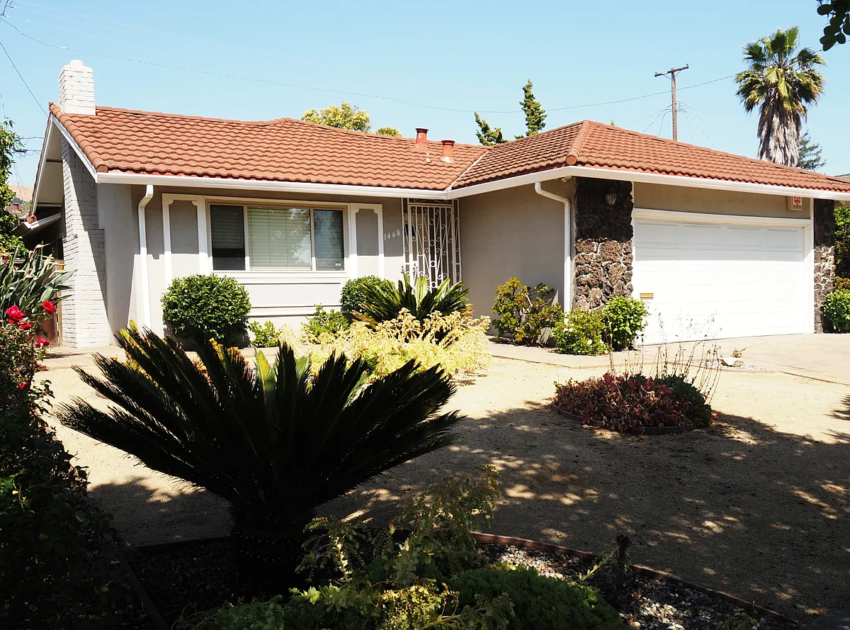 Front yard - 1468 Japaul Ln