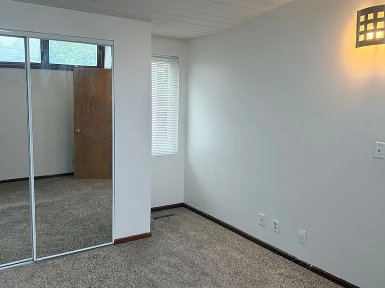 661 W Lakeshore Dr — Photo 15