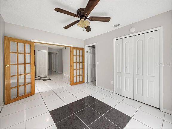 4th image of 219 E Holly Dr