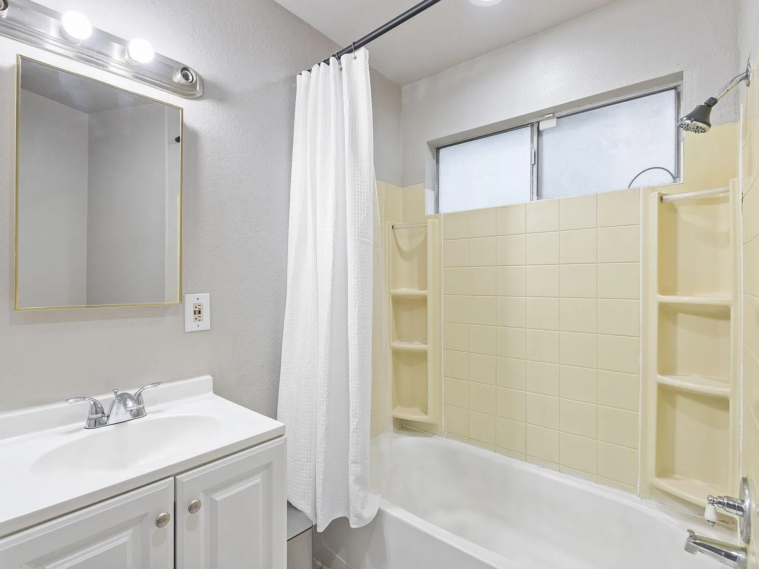 4 bed, 2.0 bath, 1507 sqft, $806 — Photo 3