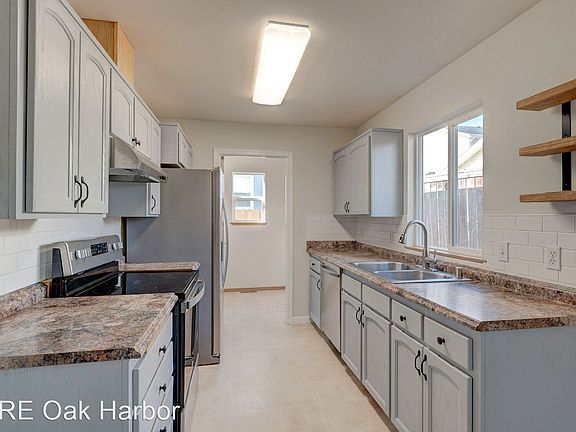 2nd image of 1031 NE Cordero Pl