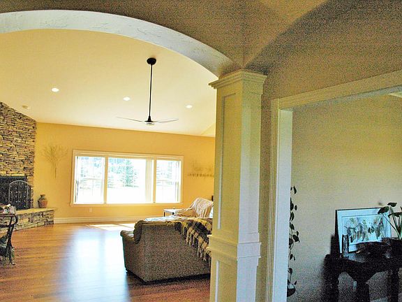 5th image of 388 Stoneridge Dr